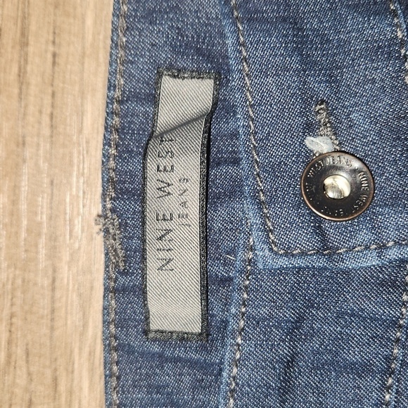 Nine West Jeans Size 6 /27 Inseam 32' NWT Dark Wash Bootcut Flare - Picture 3 of 8